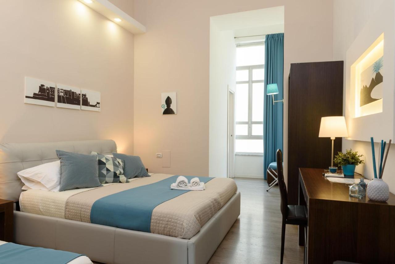 Domus Angioina Couette-café 3*